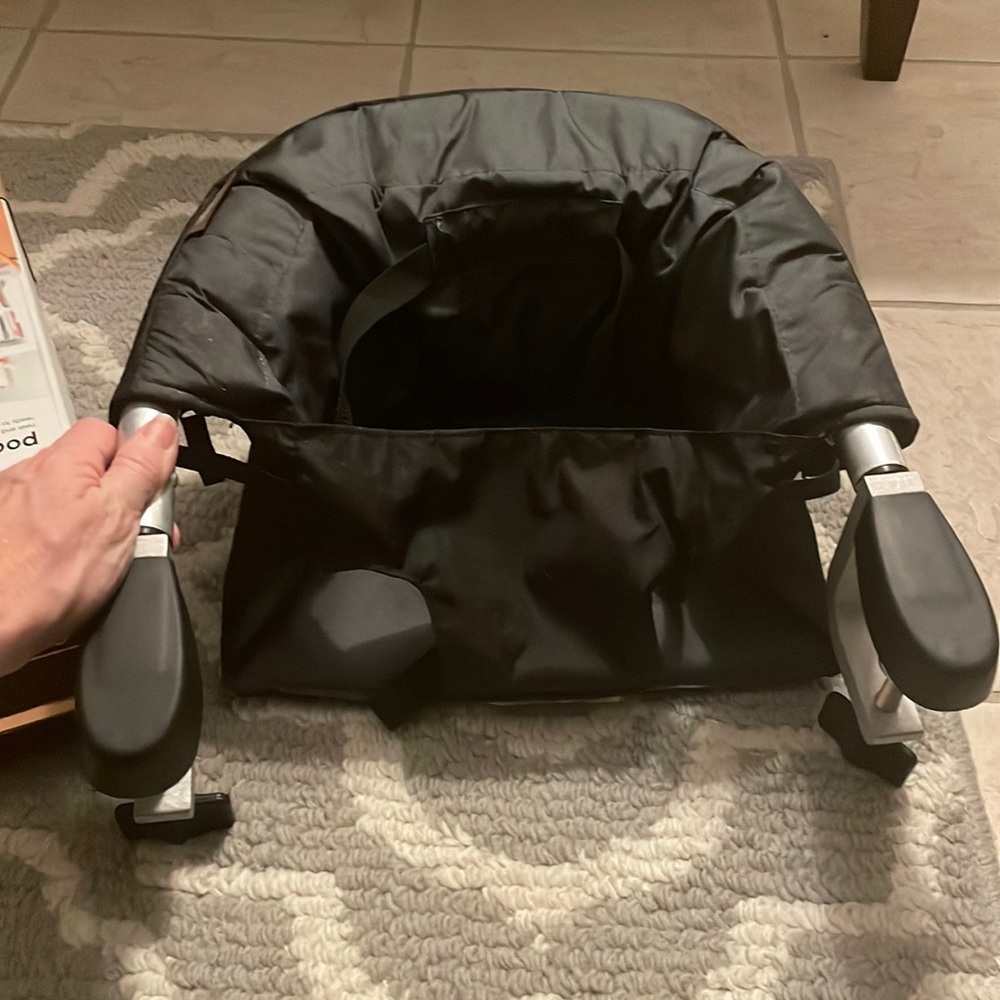 Mountain Buggy Pod clip-on pod seat, portable high chair